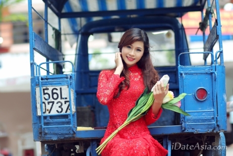 pretty single Vietnamese woman